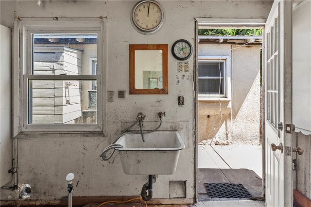 1344 N Parish Pl, Burbank, CA 91506