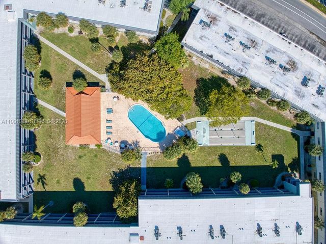 270 Layne Blvd 207, Hallandale Beach, FL 33009