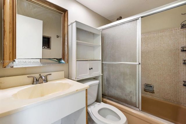 270 Layne Blvd 207, Hallandale Beach, FL 33009