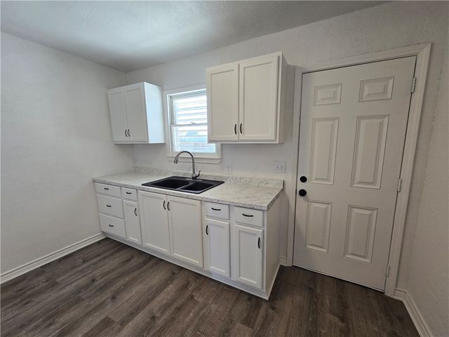 3605 Chestnut St, Corpus Christi, TX 78411