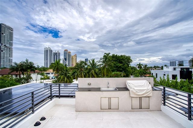 311 SE 189th St., Sunny Isles Beach, FL 33160