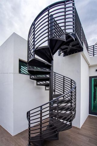 311 SE 189th St., Sunny Isles Beach, FL 33160