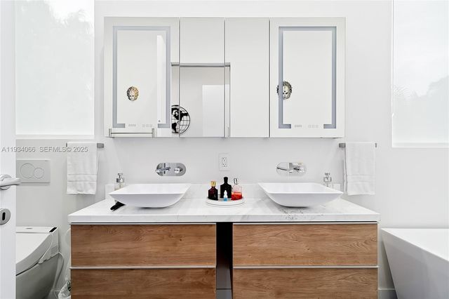 311 SE 189th St., Sunny Isles Beach, FL 33160