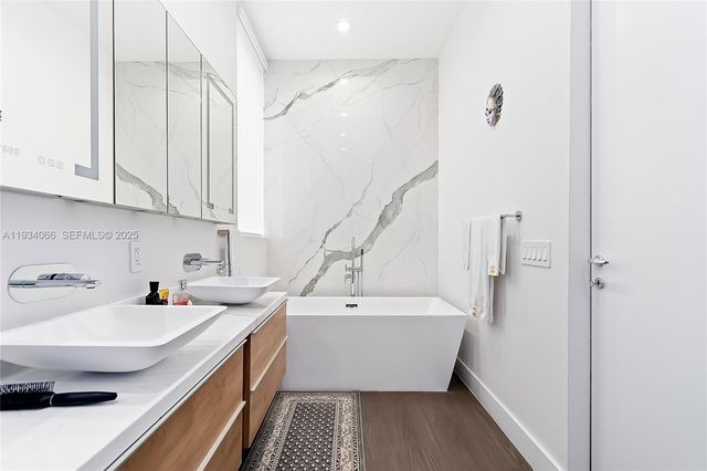 311 SE 189th St., Sunny Isles Beach, FL 33160