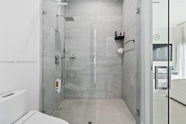 311 SE 189th St., Sunny Isles Beach, FL 33160