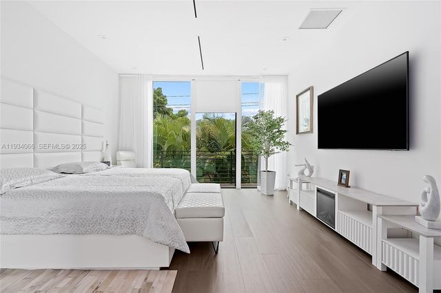 311 SE 189th St., Sunny Isles Beach, FL 33160