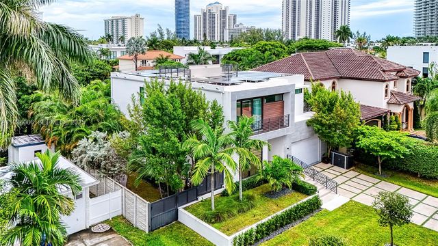 311 SE 189th St., Sunny Isles Beach, FL 33160