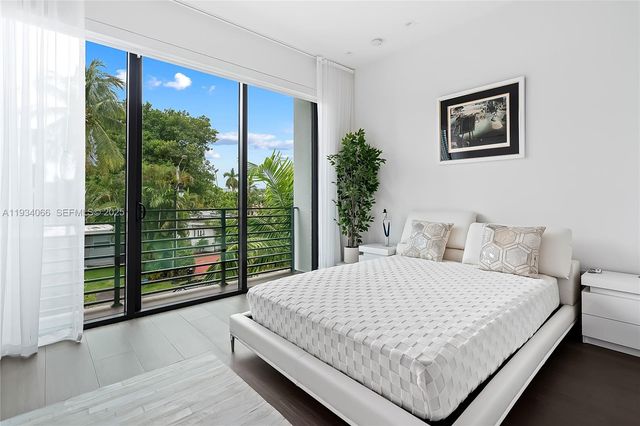 311 SE 189th St., Sunny Isles Beach, FL 33160