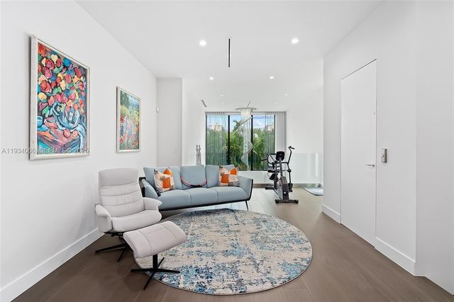 311 SE 189th St., Sunny Isles Beach, FL 33160