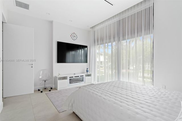 311 SE 189th St., Sunny Isles Beach, FL 33160