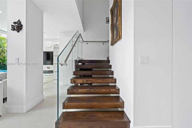 311 SE 189th St., Sunny Isles Beach, FL 33160