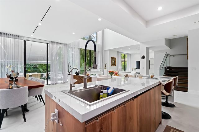 311 SE 189th St., Sunny Isles Beach, FL 33160