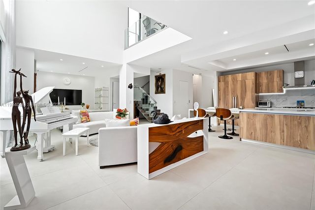 311 SE 189th St., Sunny Isles Beach, FL 33160