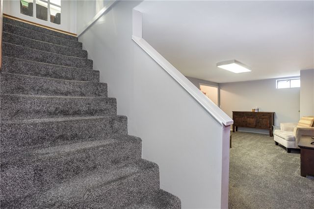 68 Fox Run, Cranston, RI 02921