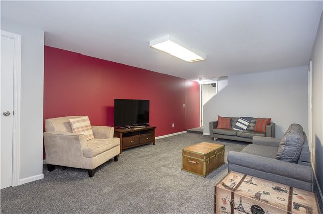 68 Fox Run, Cranston, RI 02921