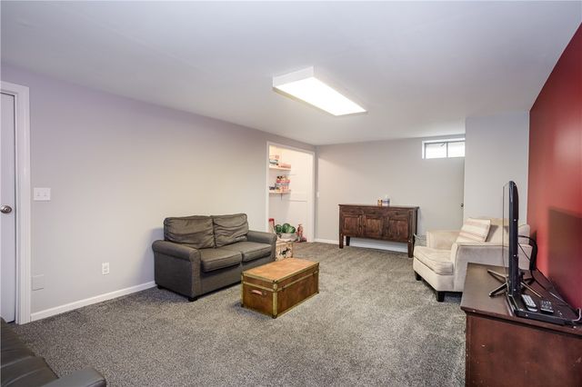 68 Fox Run, Cranston, RI 02921