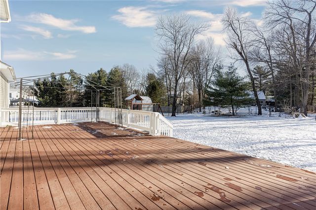 68 Fox Run, Cranston, RI 02921