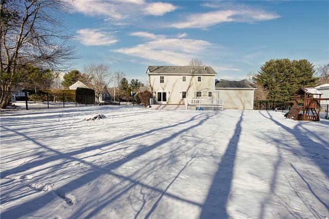 68 Fox Run, Cranston, RI 02921