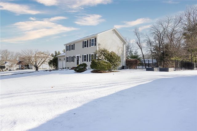 68 Fox Run, Cranston, RI 02921