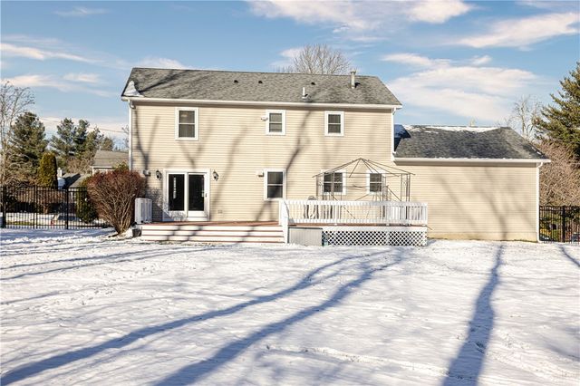 68 Fox Run, Cranston, RI 02921