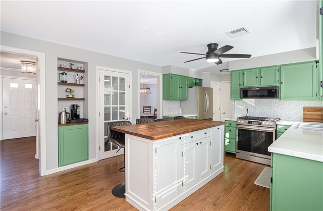 68 Fox Run, Cranston, RI 02921