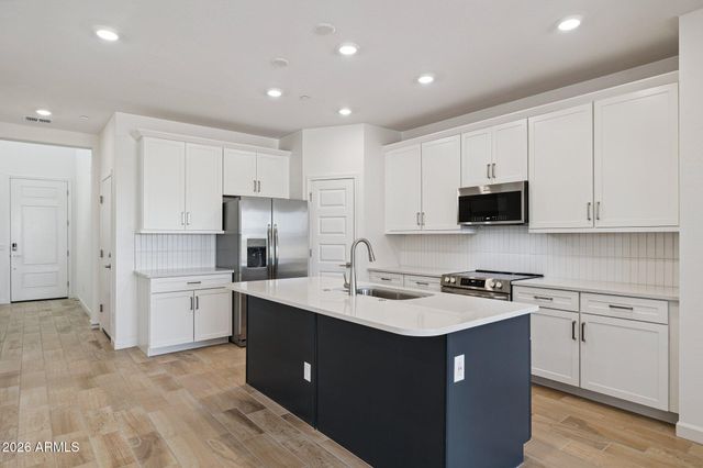 32548 N SMOKE VIEW Trail, Peoria, AZ 85383