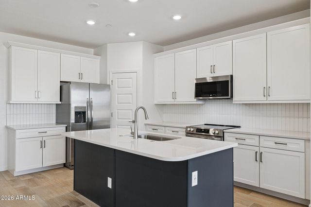 32548 N SMOKE VIEW Trail, Peoria, AZ 85383