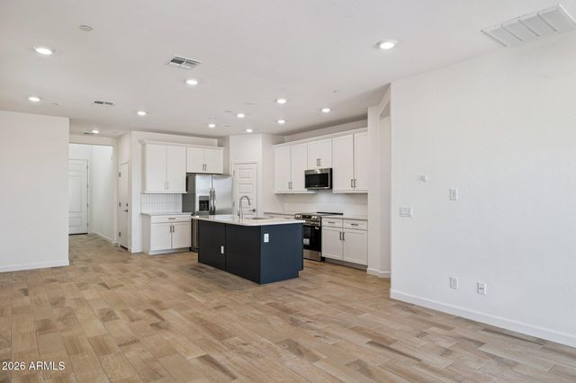 32548 N SMOKE VIEW Trail, Peoria, AZ 85383