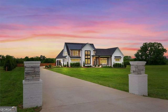 450 Dix Lee On Drive, Fayetteville, GA 30214