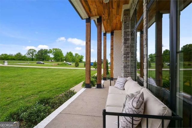 450 Dix Lee On Drive, Fayetteville, GA 30214