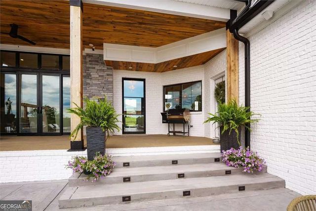 450 Dix Lee On Drive, Fayetteville, GA 30214