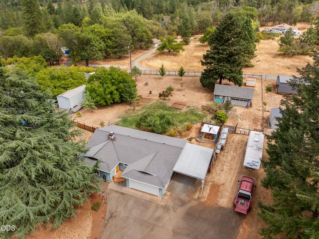 221 Village Lane, Grants Pass, OR 97527