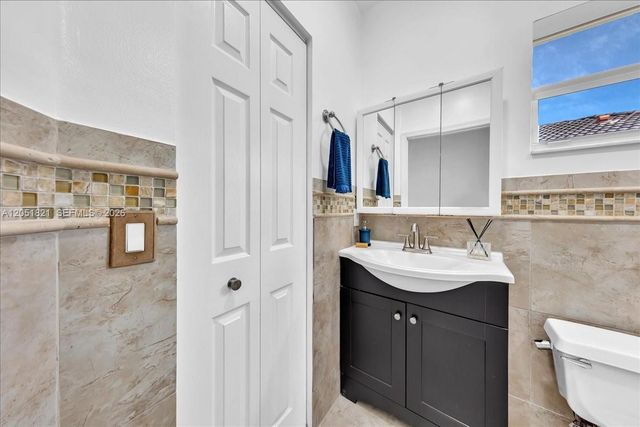 16138 Emerald Cove Rd, Weston, FL 33331