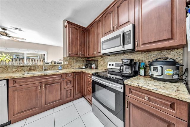 16138 Emerald Cove Rd, Weston, FL 33331