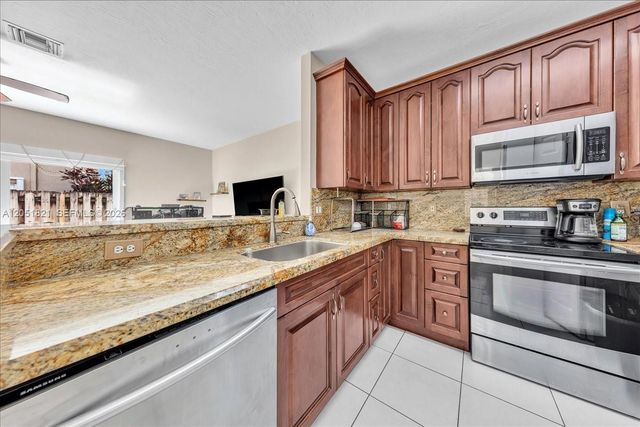 16138 Emerald Cove Rd, Weston, FL 33331