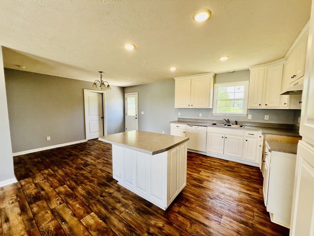 4560 Fall River Rd, Pulaski, TN 38478