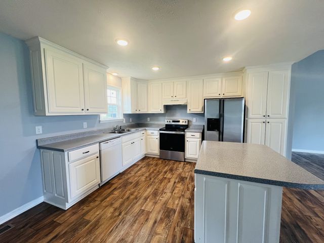 4560 Fall River Rd, Pulaski, TN 38478