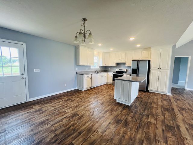 4560 Fall River Rd, Pulaski, TN 38478