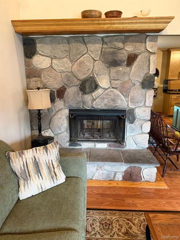 8819 Woodshire Drive, White Lake, MI 48386