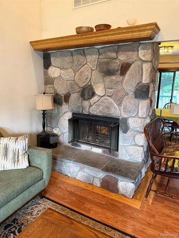 8819 Woodshire Drive, White Lake, MI 48386