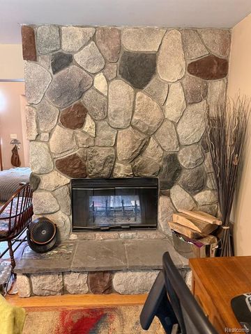 8819 Woodshire Drive, White Lake, MI 48386
