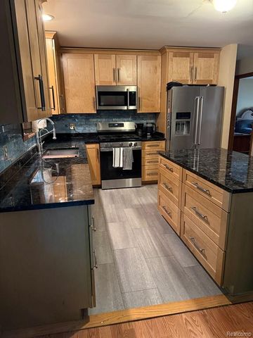 8819 Woodshire Drive, White Lake, MI 48386