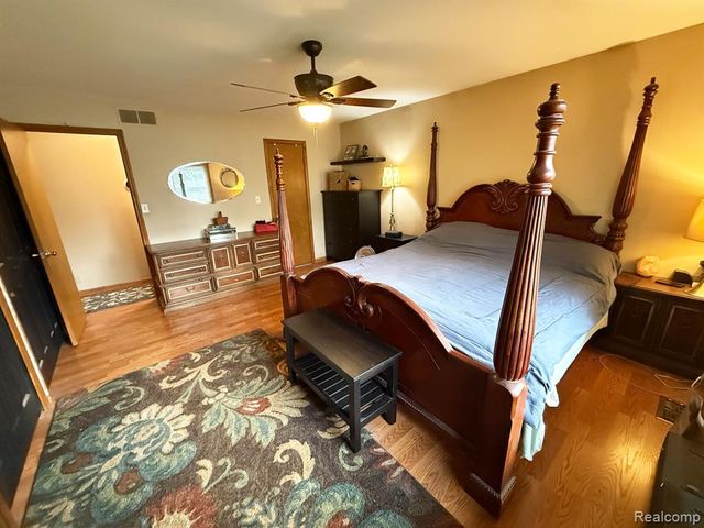 8819 Woodshire Drive, White Lake, MI 48386