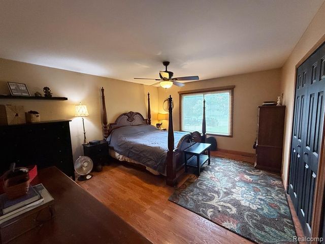8819 Woodshire Drive, White Lake, MI 48386