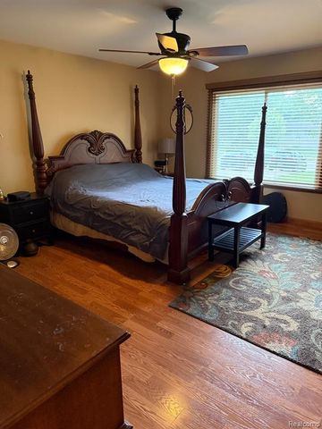 8819 Woodshire Drive, White Lake, MI 48386