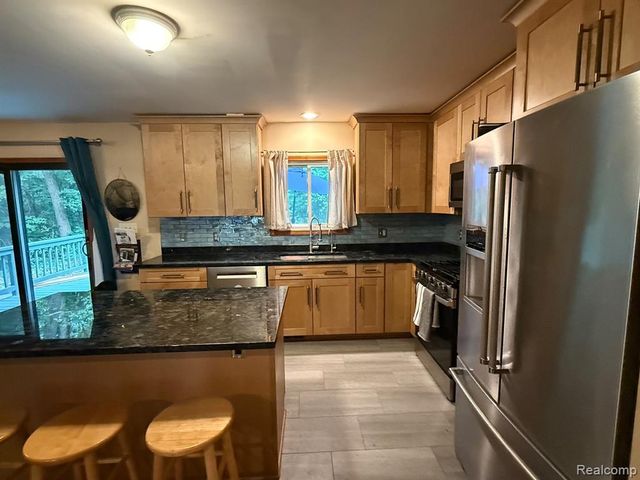 8819 Woodshire Drive, White Lake, MI 48386