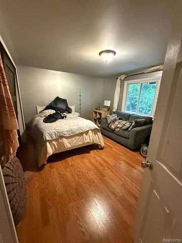 8819 Woodshire Drive, White Lake, MI 48386