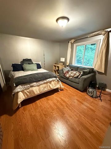 8819 Woodshire Drive, White Lake, MI 48386