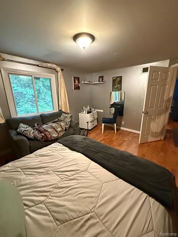 8819 Woodshire Drive, White Lake, MI 48386
