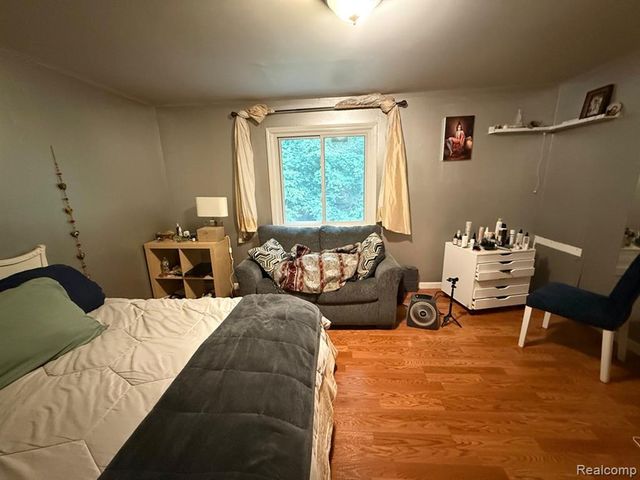 8819 Woodshire Drive, White Lake, MI 48386
